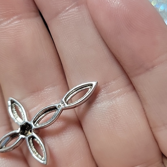 Diamond Twist Cross Necklace Pendant Kay Jeweler 925 Sterling Silver 1/20th Ct - Picture 6 of 8